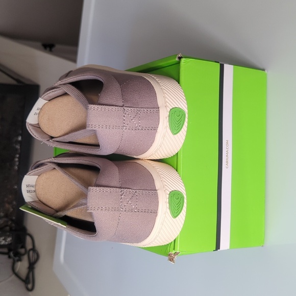 Cariuma (Mystic Grey Canvas/Off-White Sole) 10.5M/12W - Picture 3 of 9